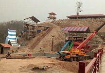 老撾水上樂園設備加緊安裝中